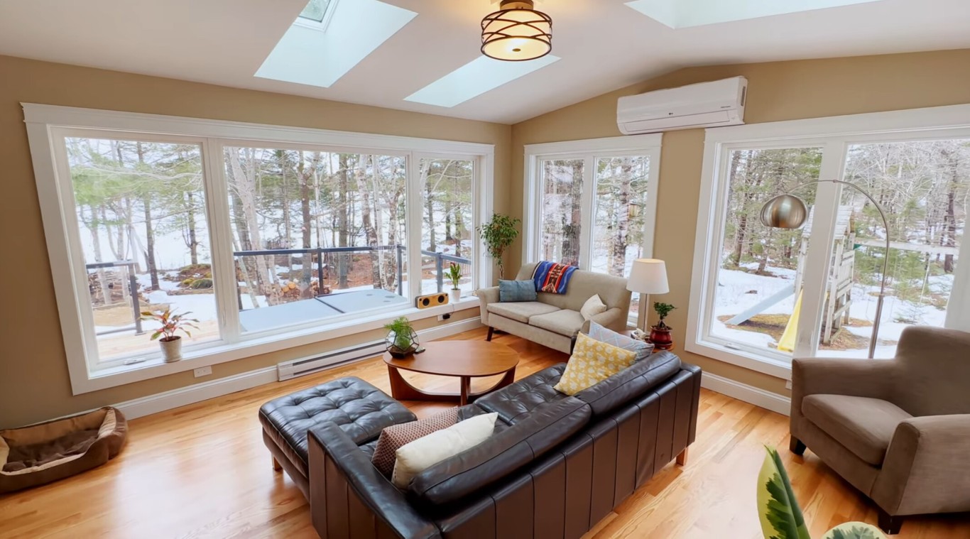 Four-season sunroom with energy-efficient windows in Georgetown, TX